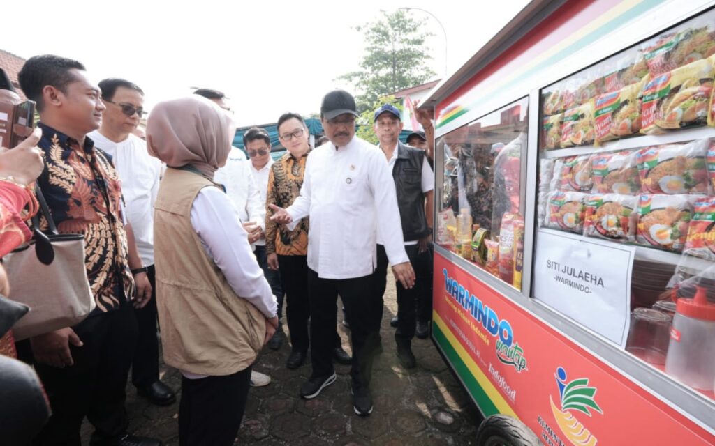 Manajemen Karyawan & Layanan Pelanggan di Warmindo Keliling